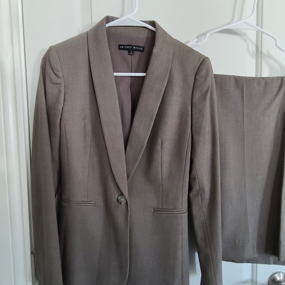 Antonio Melanie Suit: I accept most offers - Picture 4 of 11